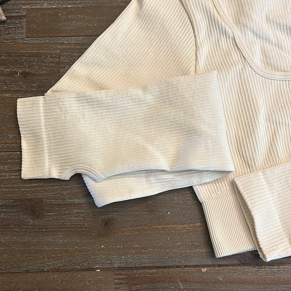 NEW Cropped Workout Top - Picture 2 of 6